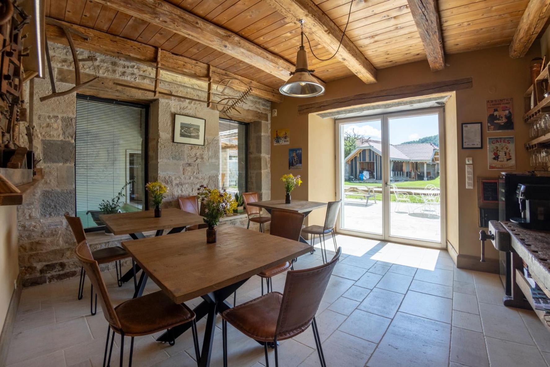 Bed and Breakfast Le Relais Des Deux Tours Bremondans Экстерьер фото